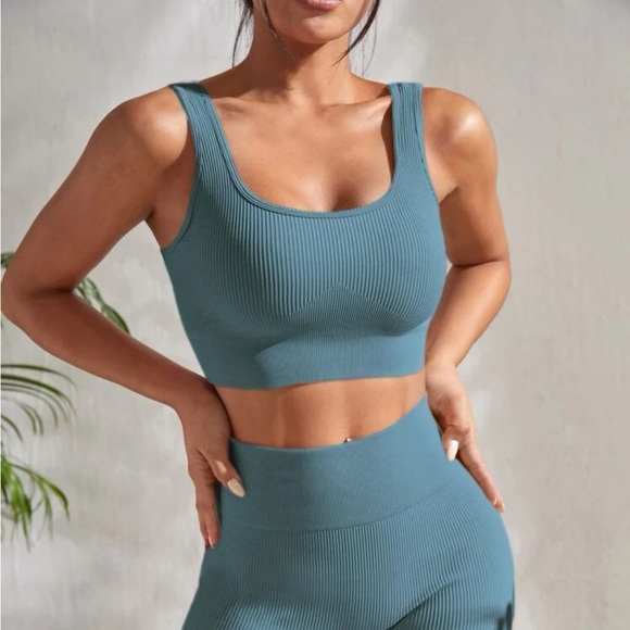 SHEIN Yoga Set - Picture 2 of 14